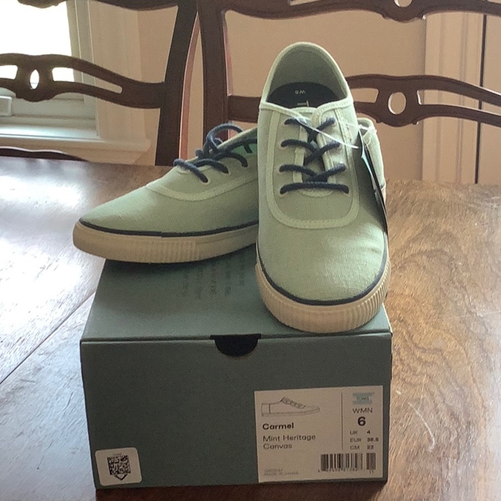 Tom’s Canvas Tennis Shoes